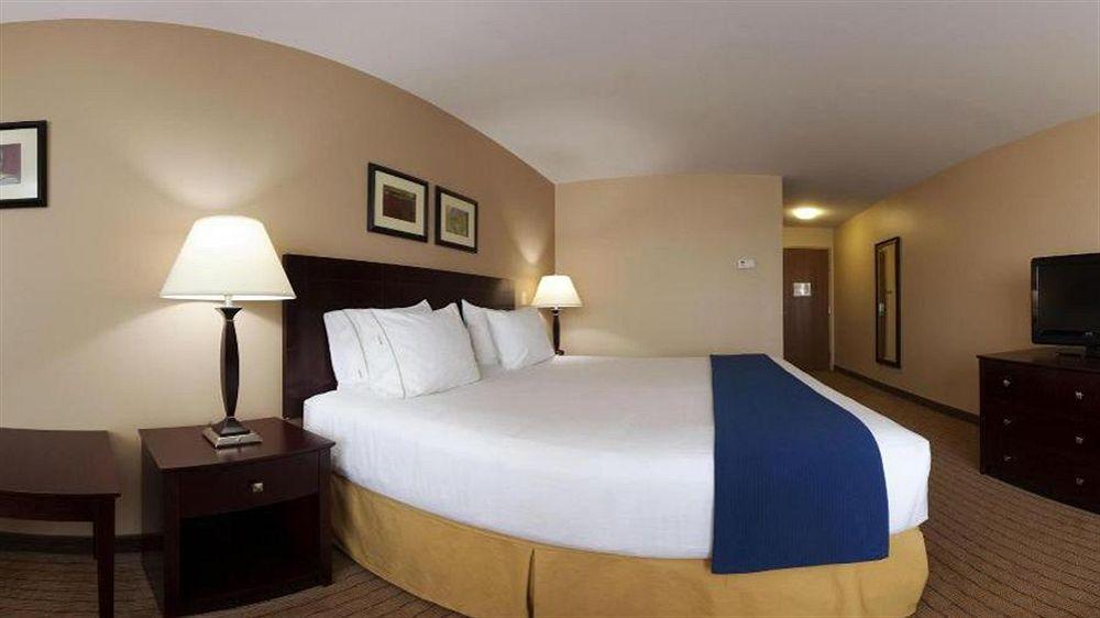 Holiday Inn Express Devils Lake By Ihg Exterior photo