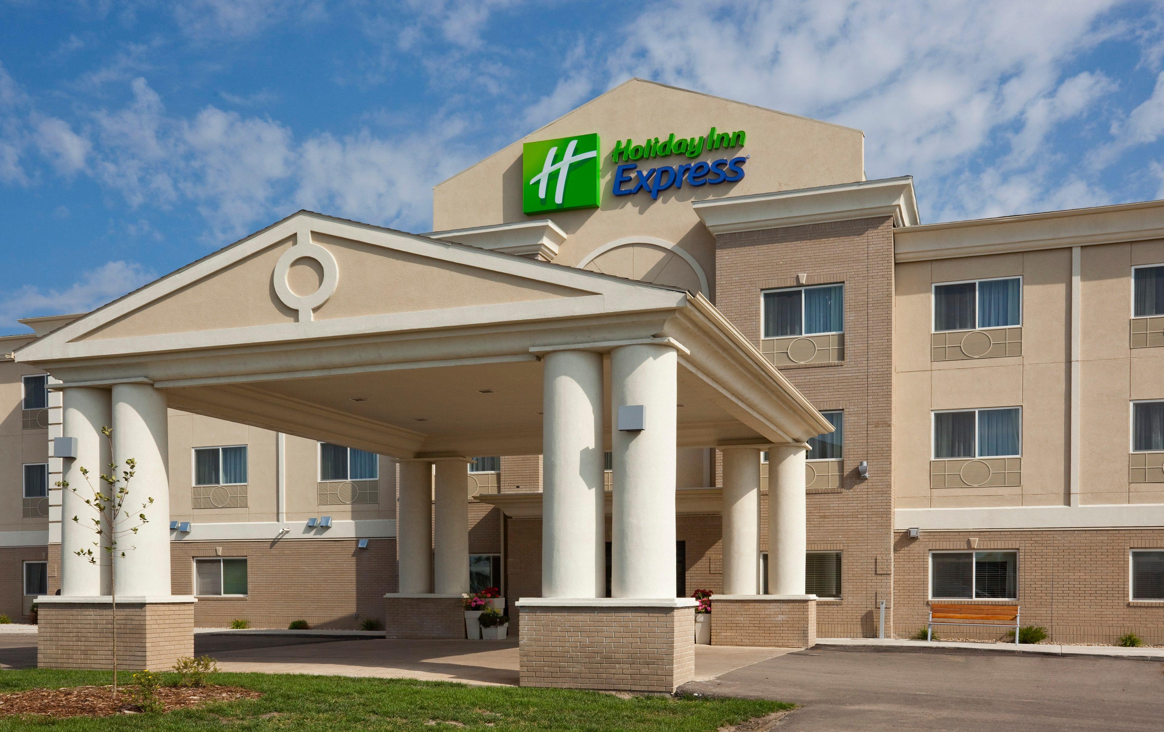 Holiday Inn Express Devils Lake By Ihg Exterior photo