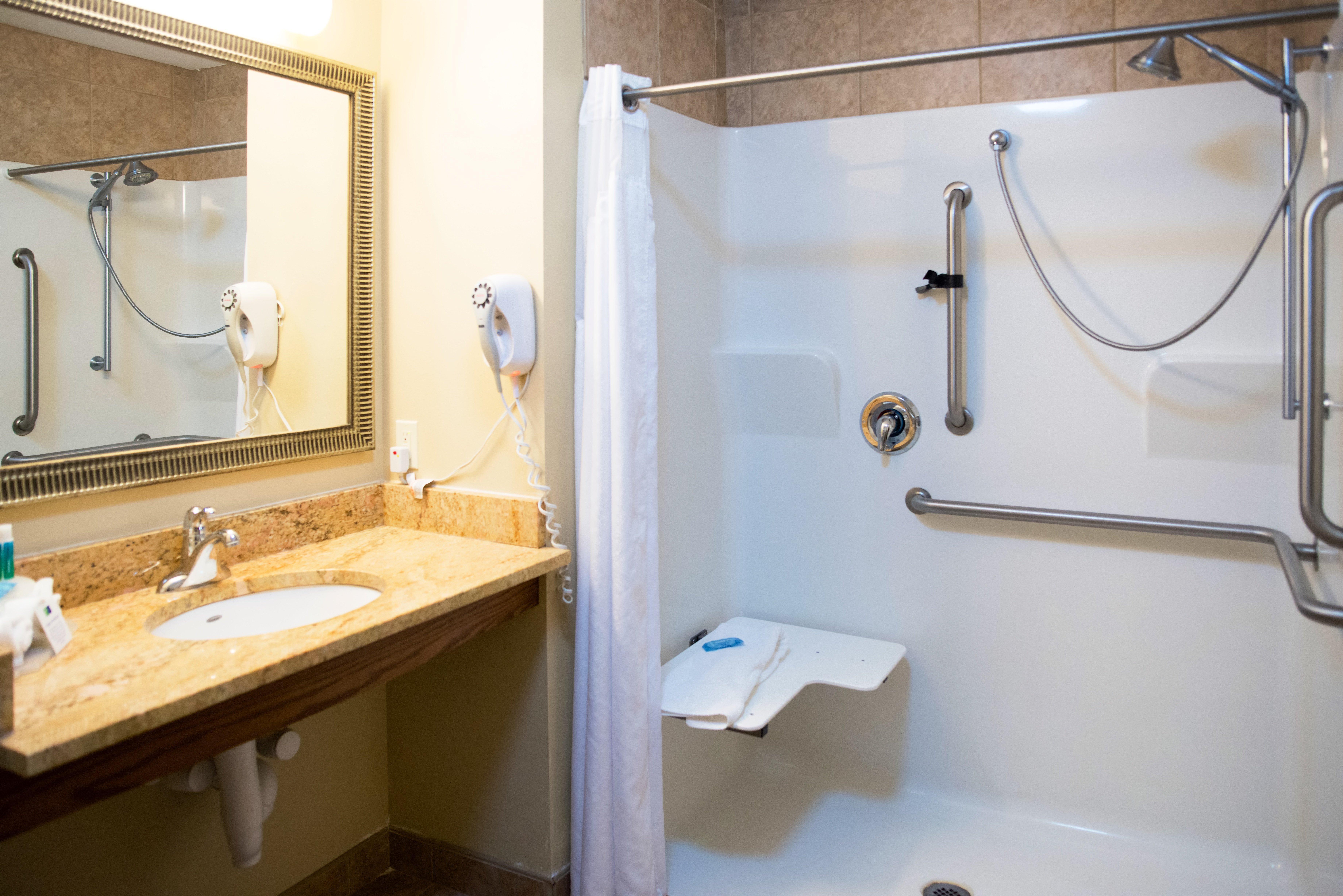 Holiday Inn Express Devils Lake By Ihg Exterior photo
