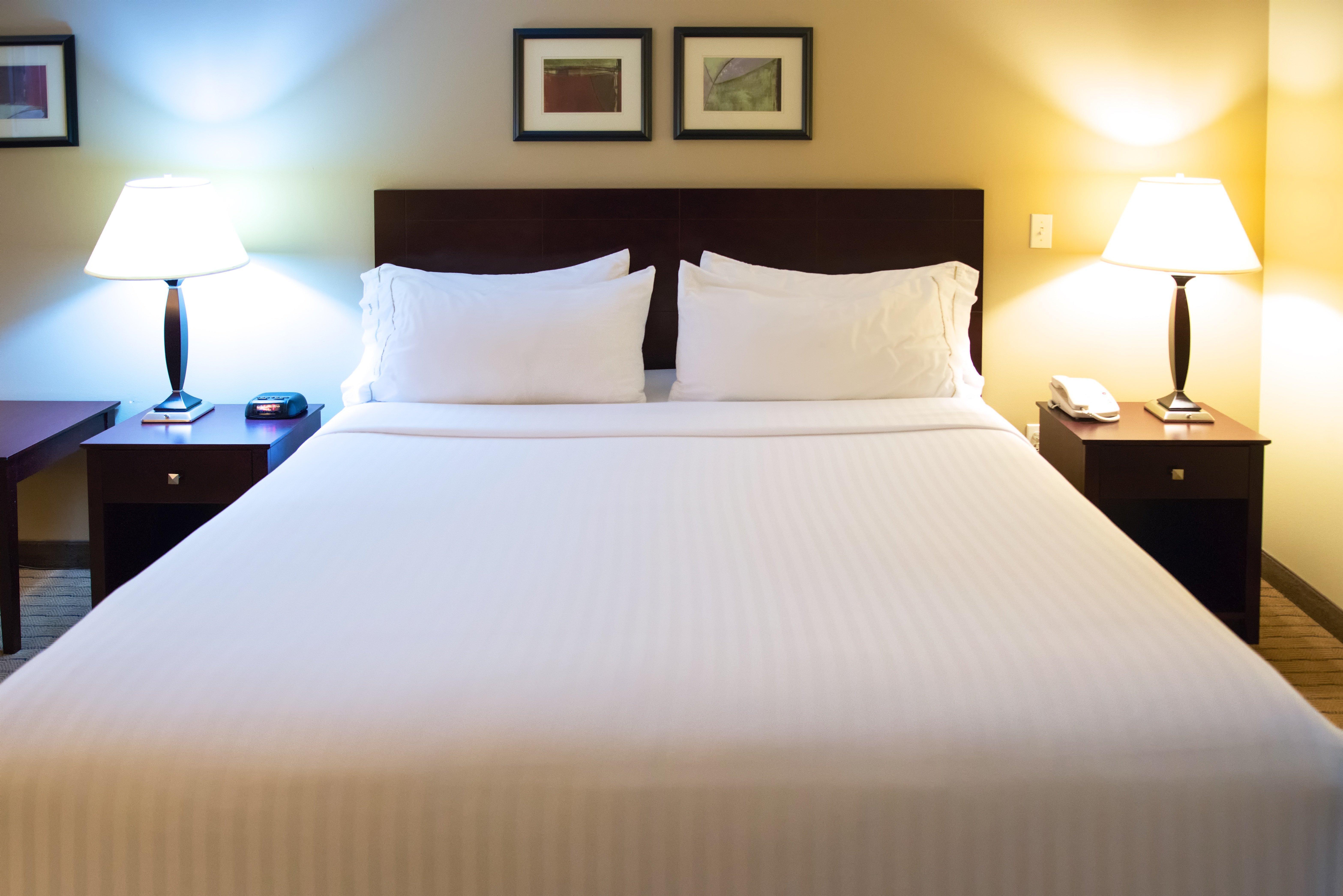 Holiday Inn Express Devils Lake By Ihg Exterior photo
