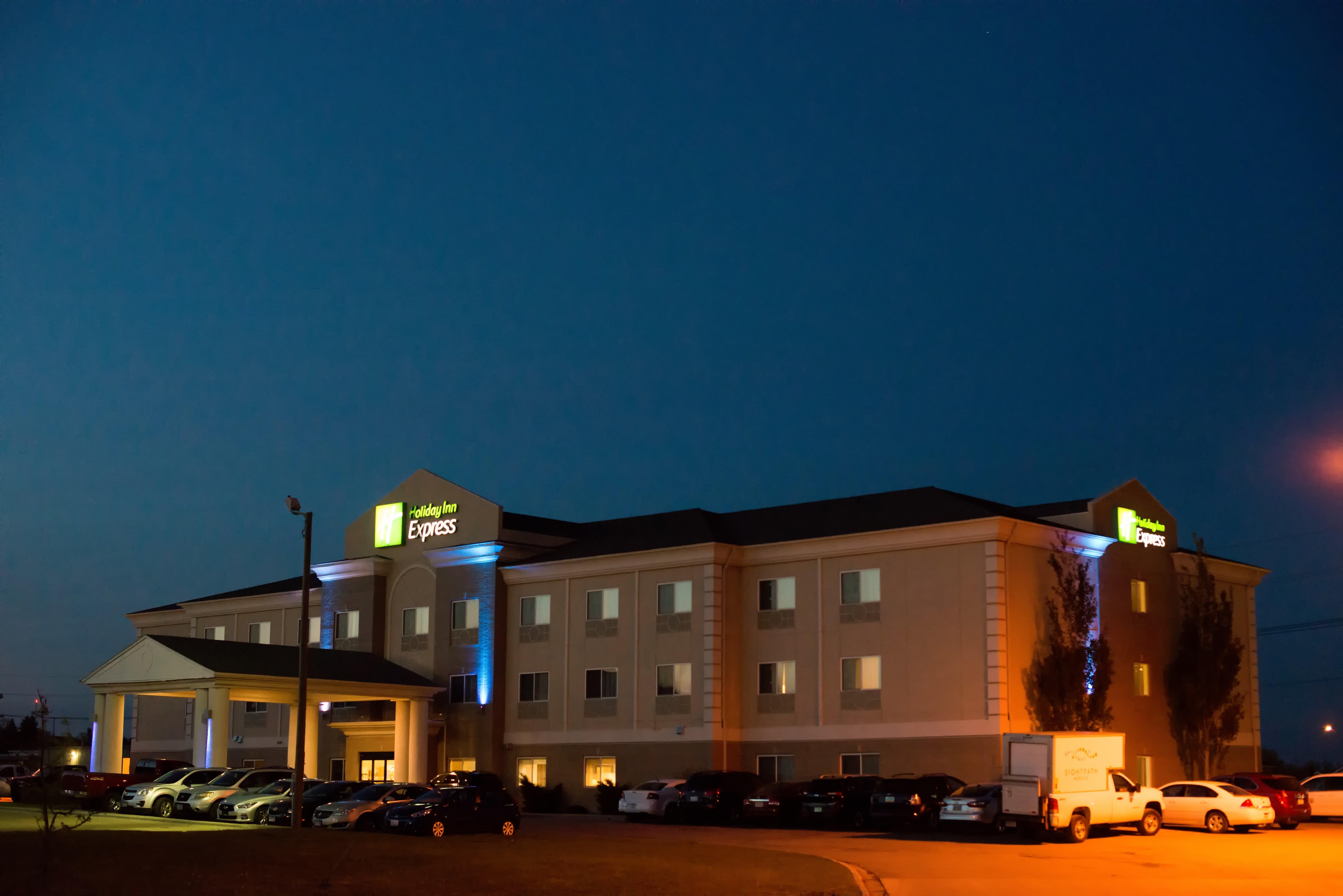 Holiday Inn Express Devils Lake By Ihg Exterior photo