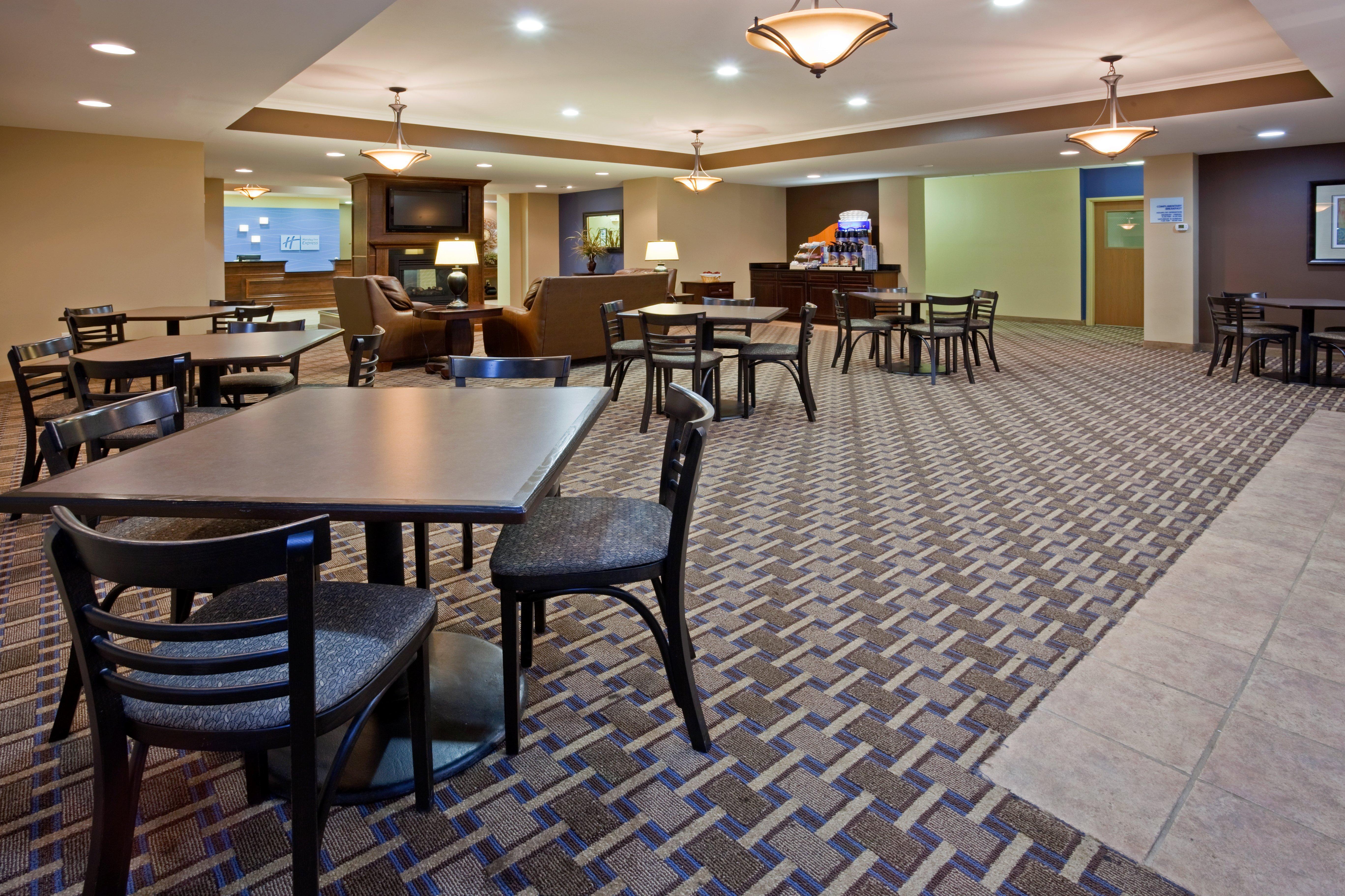 Holiday Inn Express Devils Lake By Ihg Exterior photo