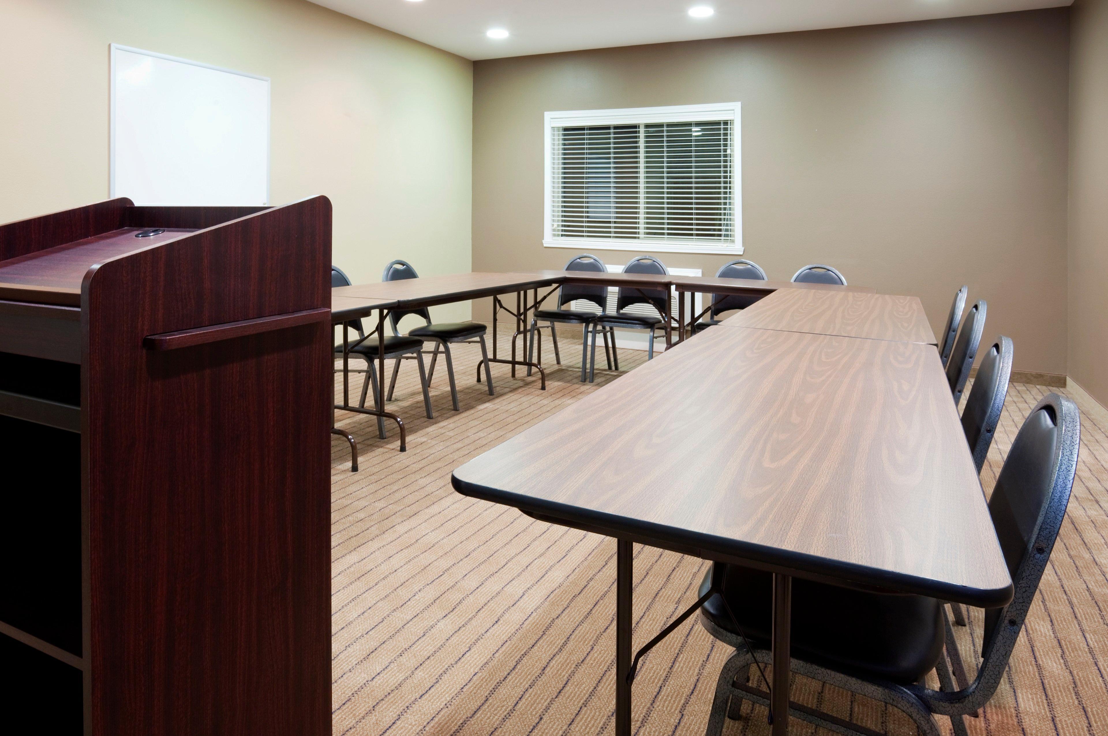 Holiday Inn Express Devils Lake By Ihg Exterior photo