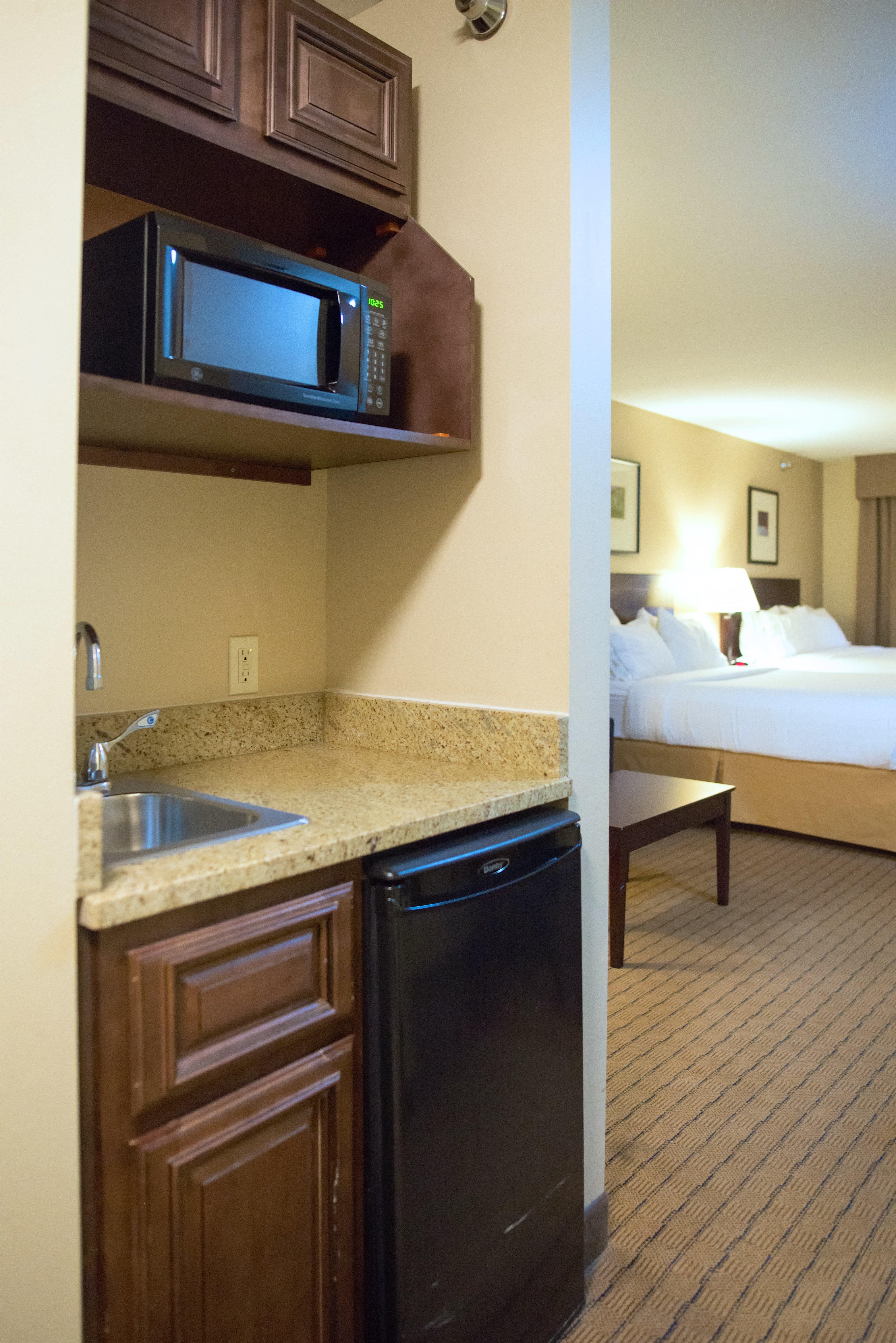 Holiday Inn Express Devils Lake By Ihg Exterior photo