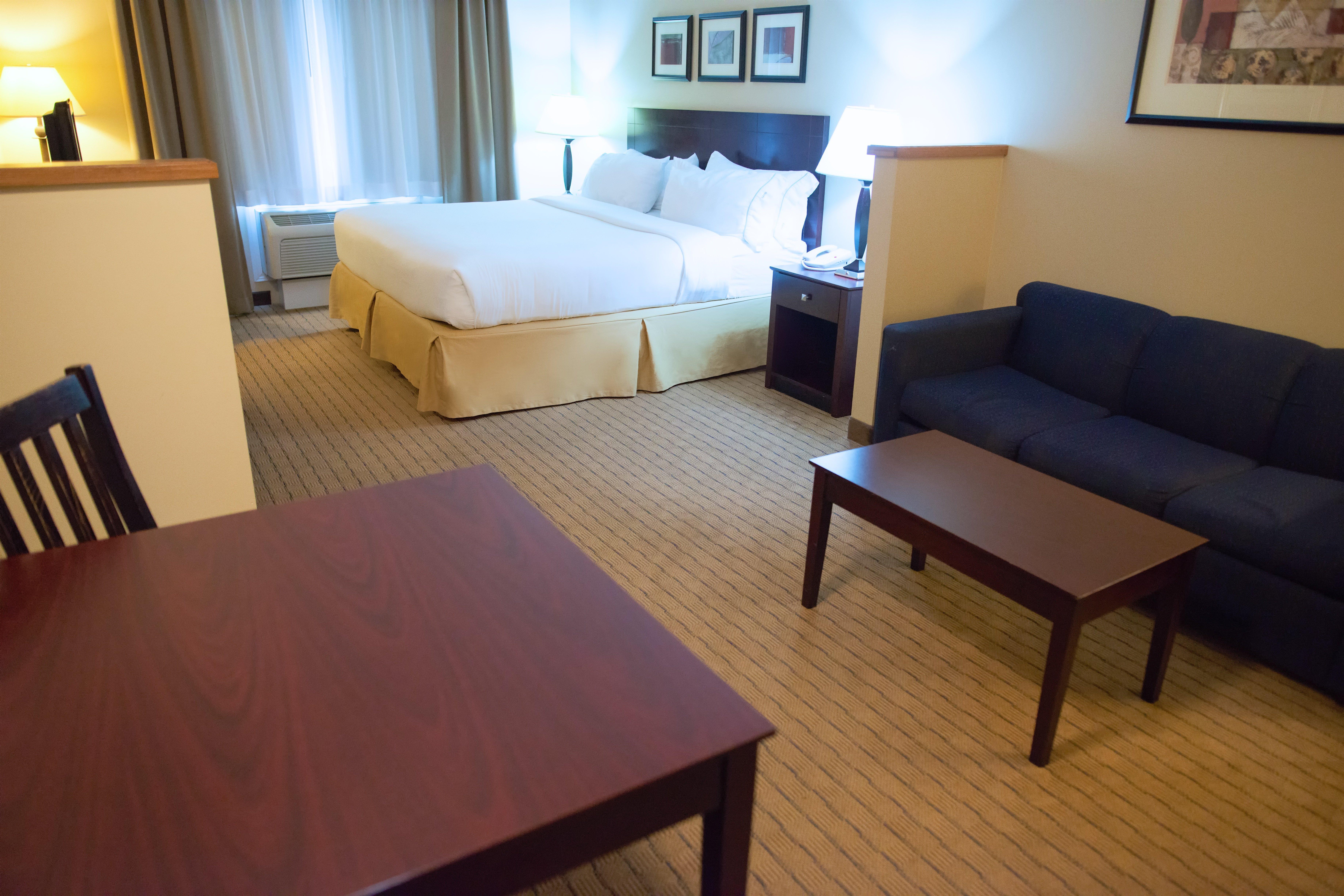 Holiday Inn Express Devils Lake By Ihg Exterior photo