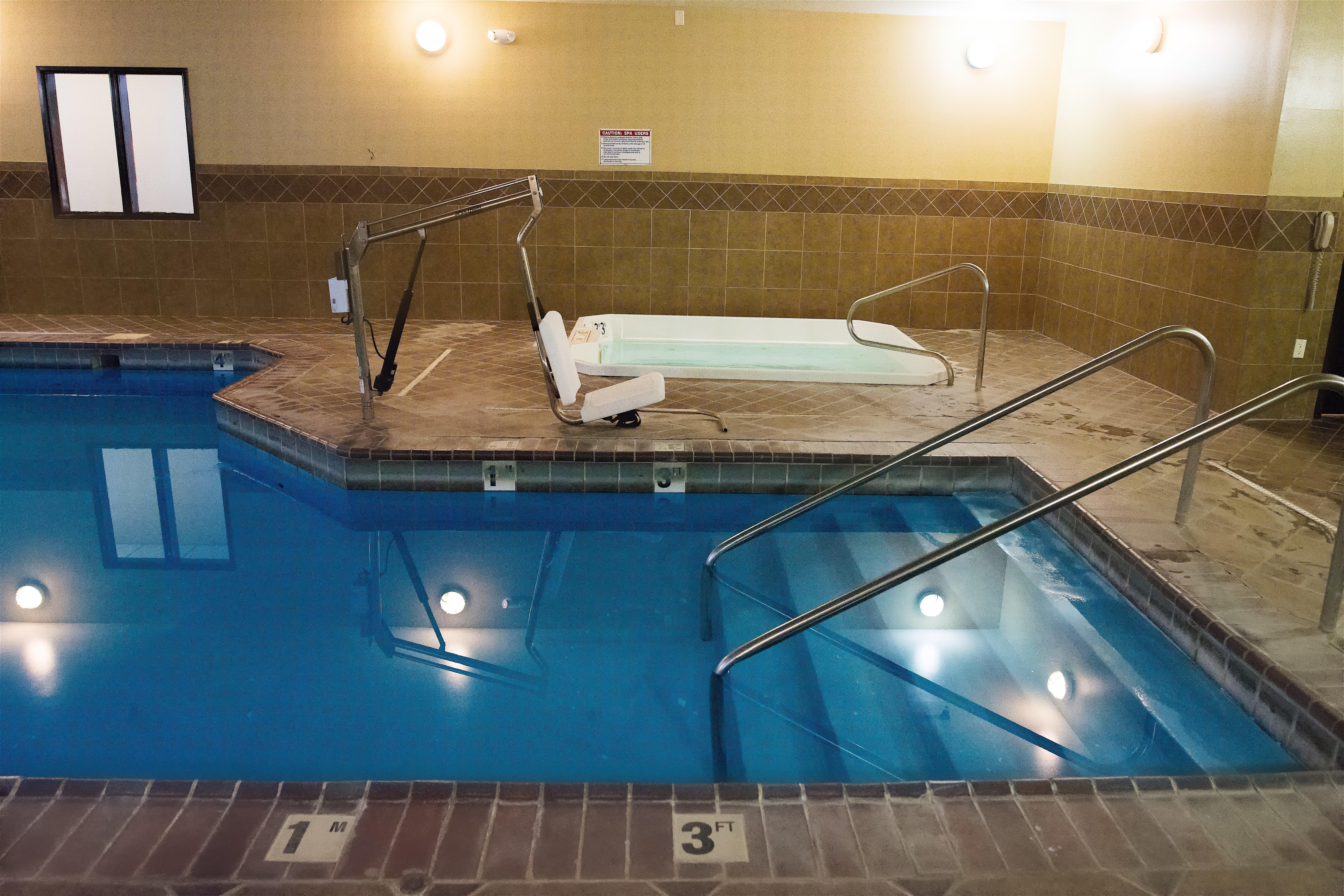 Holiday Inn Express Devils Lake By Ihg Exterior photo