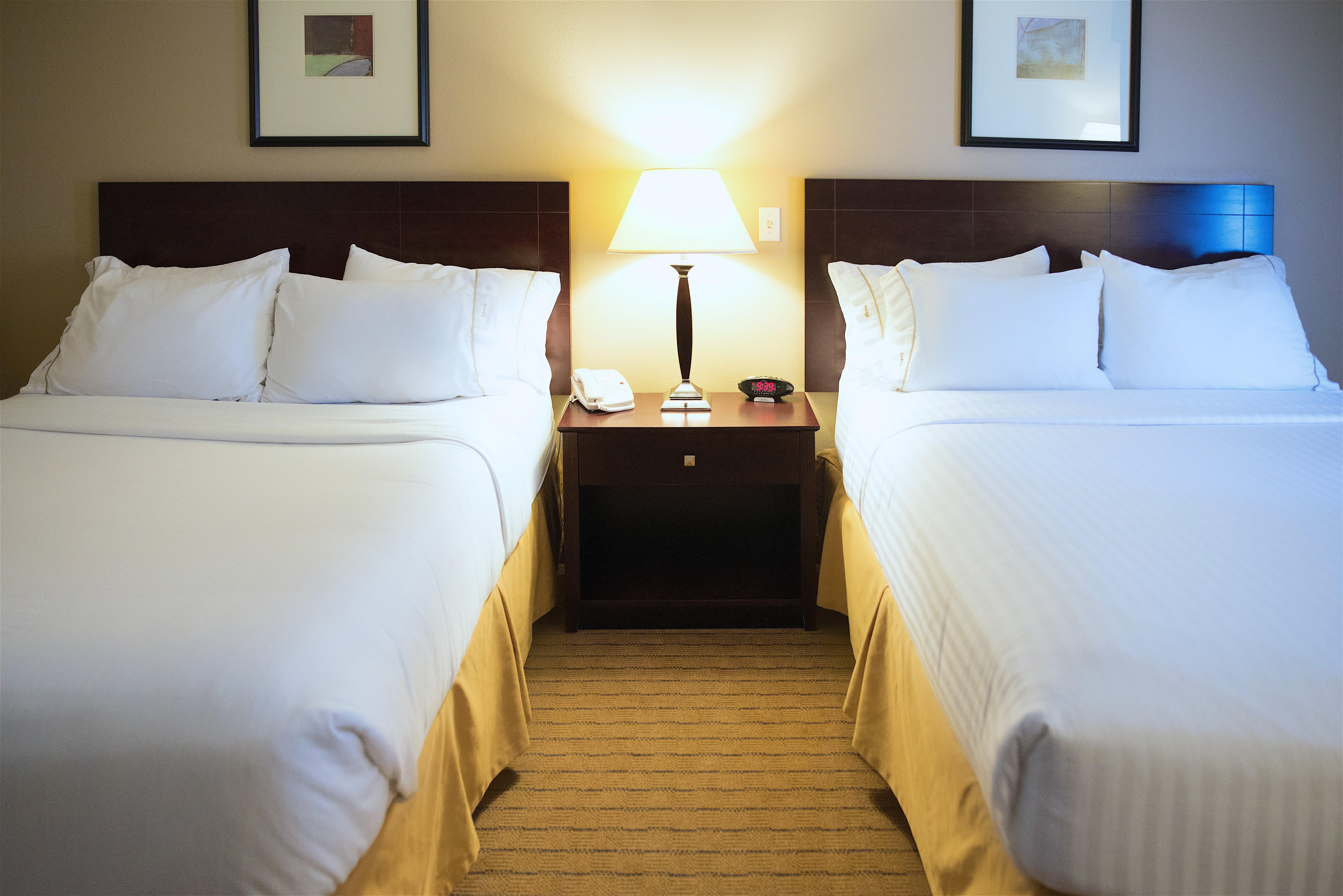 Holiday Inn Express Devils Lake By Ihg Exterior photo