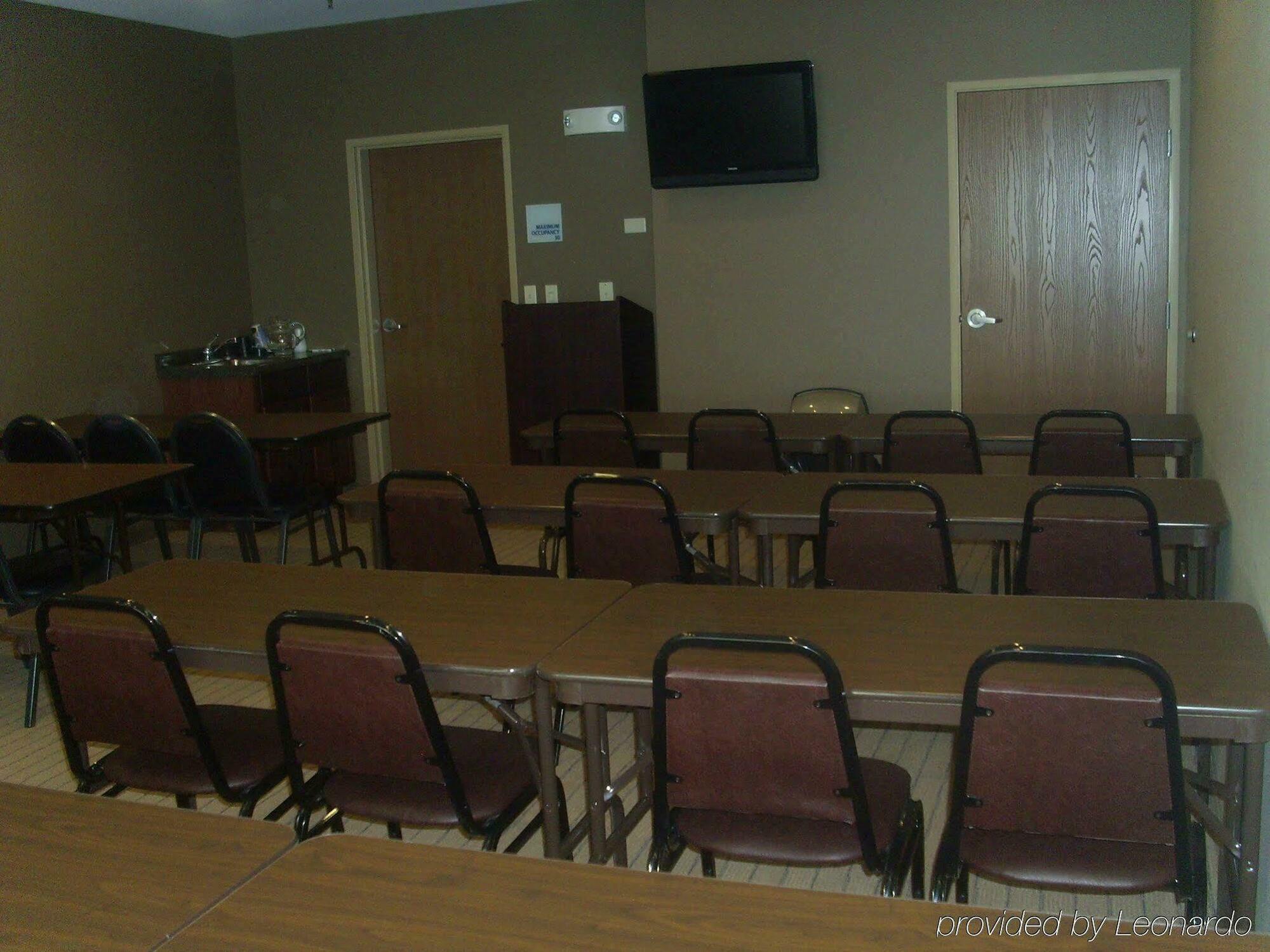 Holiday Inn Express Devils Lake By Ihg Restaurant photo