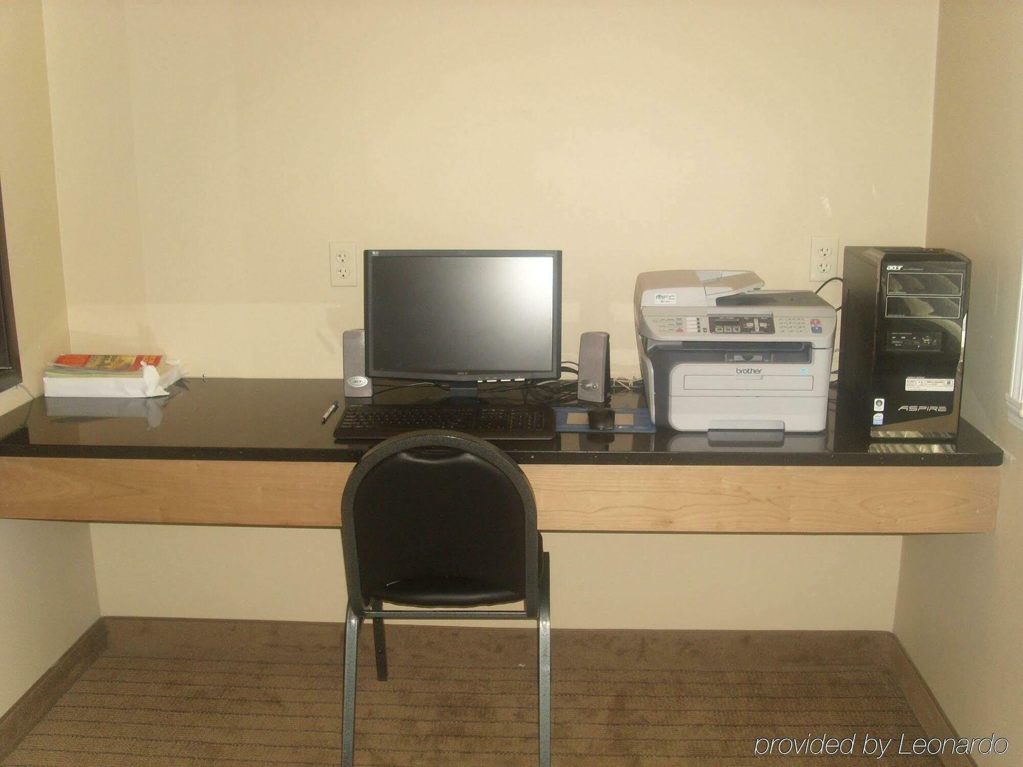 Holiday Inn Express Devils Lake By Ihg Facilities photo