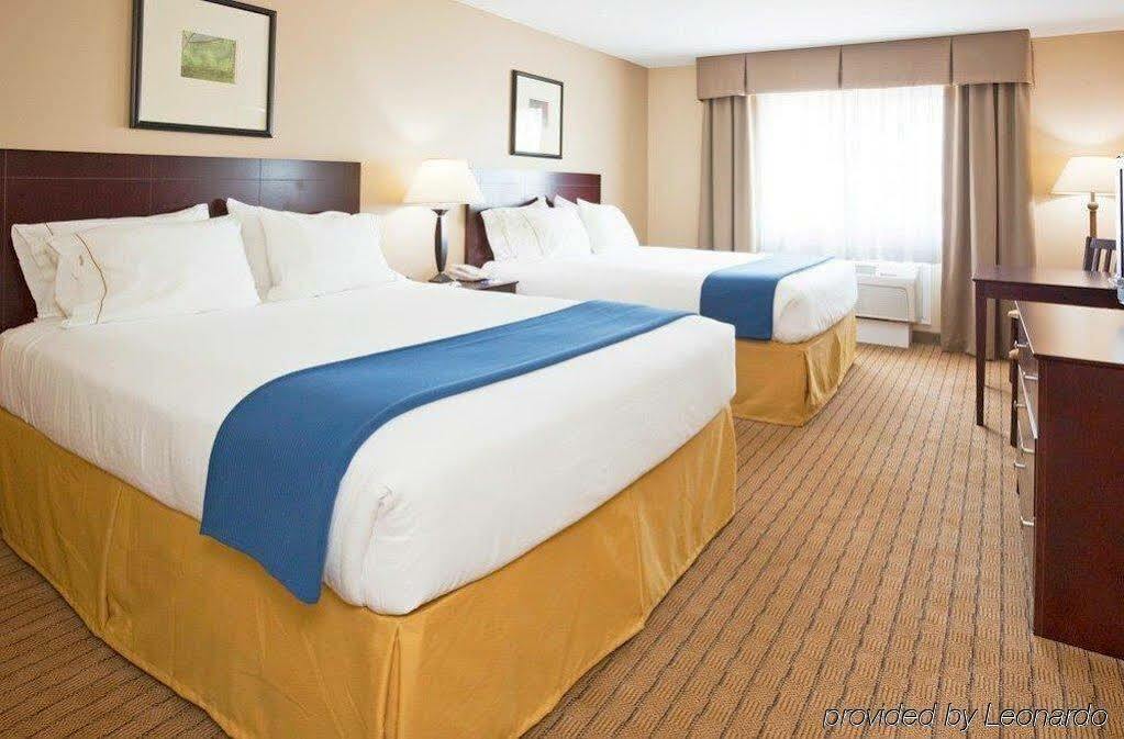 Holiday Inn Express Devils Lake By Ihg Exterior photo